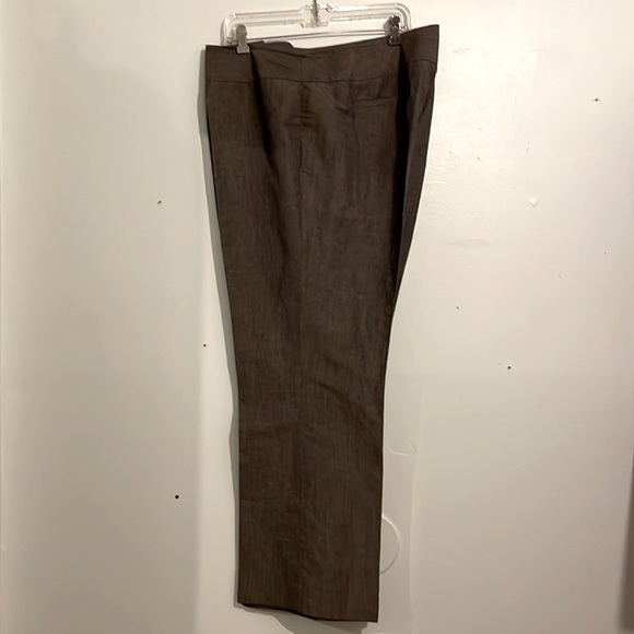 Kenneth Cole Trousers in Brown/Tan, size 20W - Picture 4 of 15